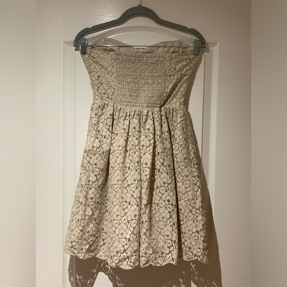 Talula (Aritzia) cream lace strapless dress (sweetheart neckline), size 2 - Picture 2 of 4
